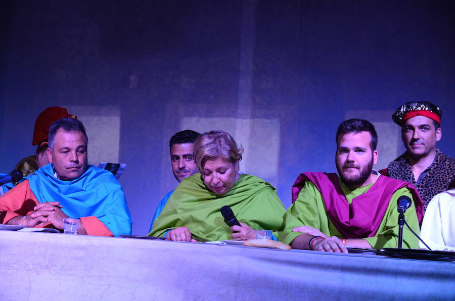 Los ediles despiden el mandato representando a los personajes de la obra de Leonardo da Vinci.