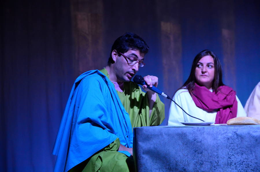 Los ediles despiden el mandato representando a los personajes de la obra de Leonardo da Vinci. 