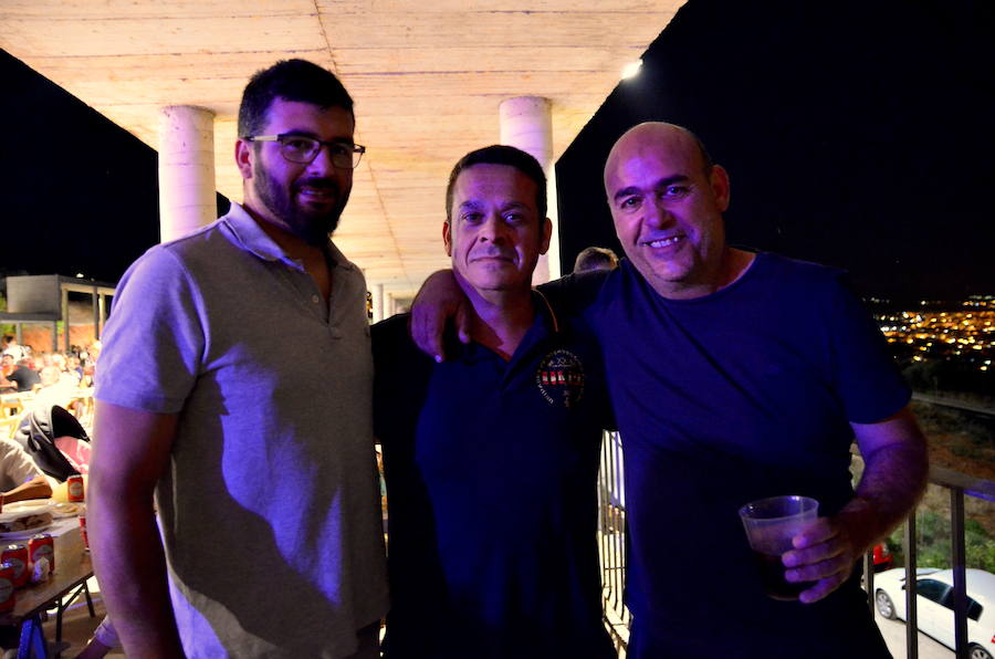 El Recinto Ferial ha acogido la hoguera más alta del área metropolitana.