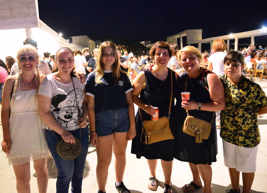 El Recinto Ferial ha acogido la hoguera más alta del área metropolitana.