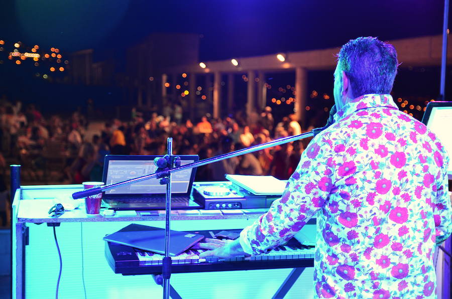 El Recinto Ferial ha acogido la hoguera más alta del área metropolitana.