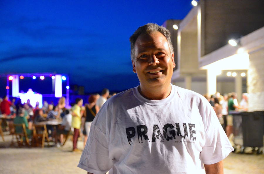 El Recinto Ferial ha acogido la hoguera más alta del área metropolitana.