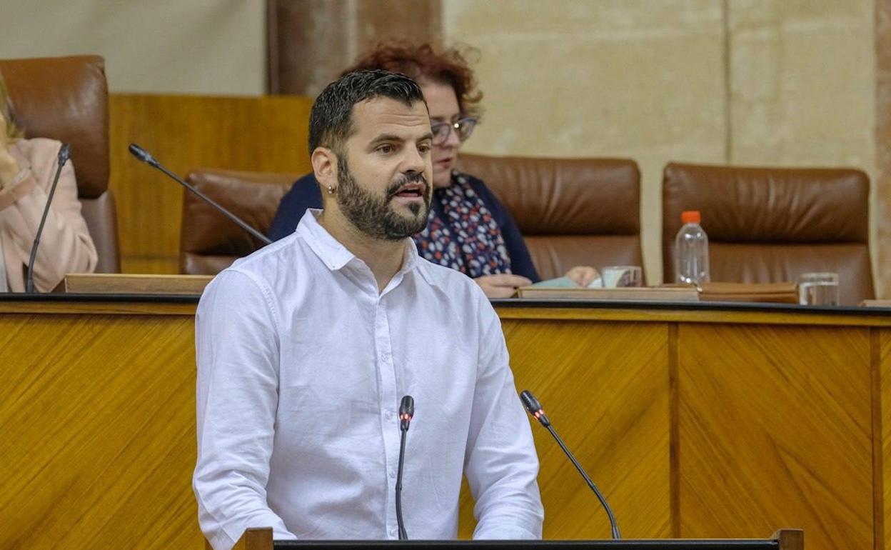 Intervención de Chus Fernández en el Parlamento andaluz.