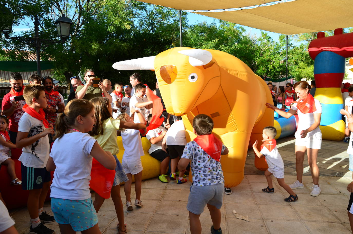 Los vecinos se volcaron en la gran novedad de las fiestas patronales de San Roque este año.