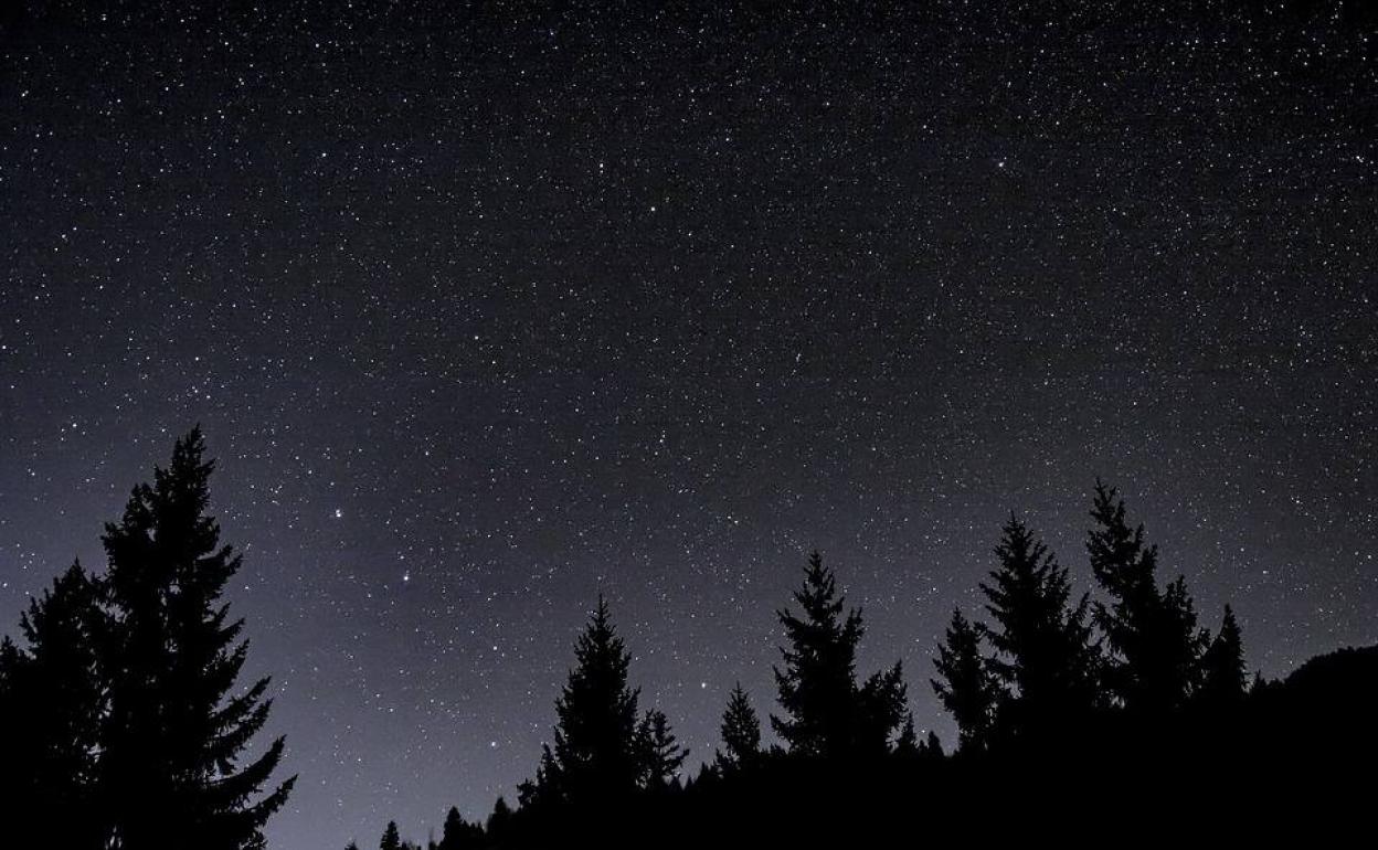 IU invita a los vecinos de Huétor Vega a contemplar las estrellas