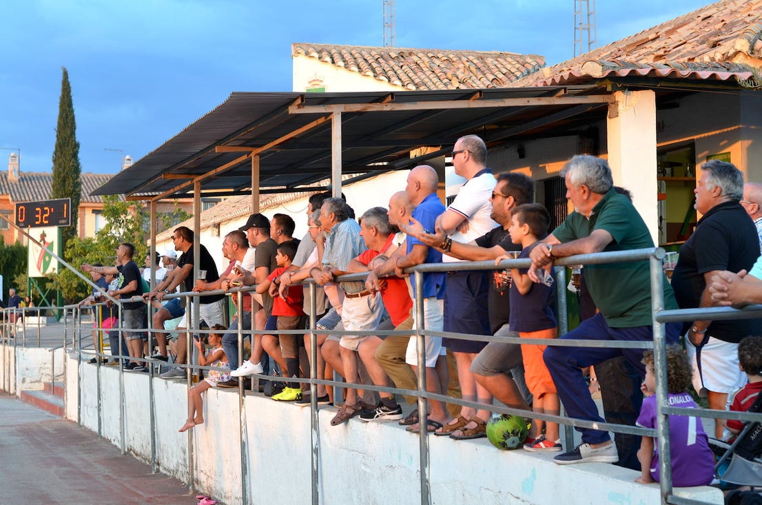 Los hueteños se estrenaron en casa esta temporada con un gran ambiente