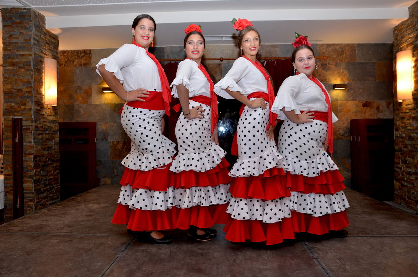 El barrio brindó por sus fiestas en Monte Vélez con baile flamenco