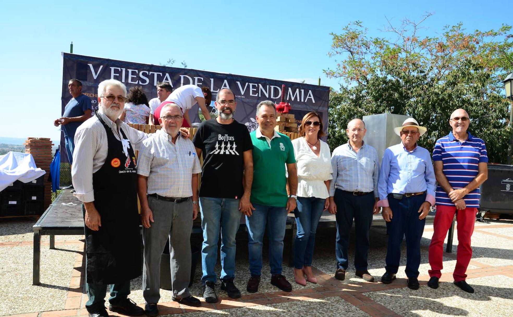 El mosto de Huétor Vega exhibió sus encantos en la quinta edición de la Fiesta de la Vendimia, el 13 de octubre, con la participación de los bodegueros locales.