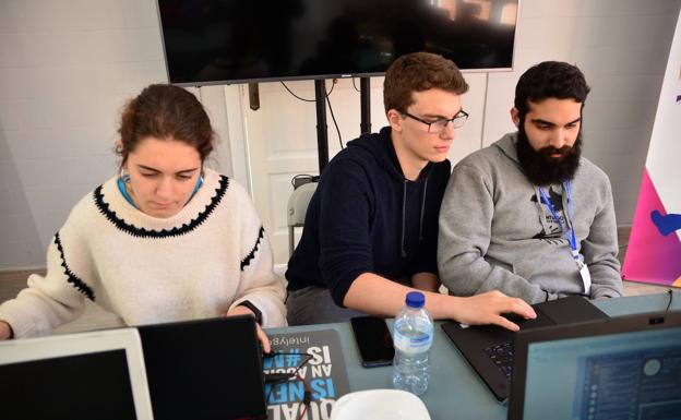 Acudió gente de Málaga, Alfacar, Granada y del propio municipio.