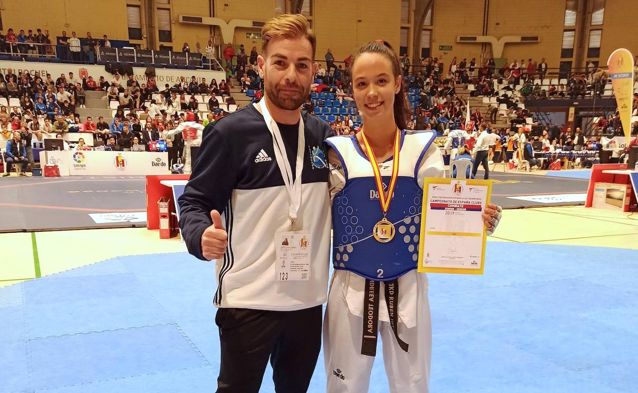 Rubén Hita y Teo Glodeanu, en el Campeonato de España de 'poomsae' por clubes, en Alicante.