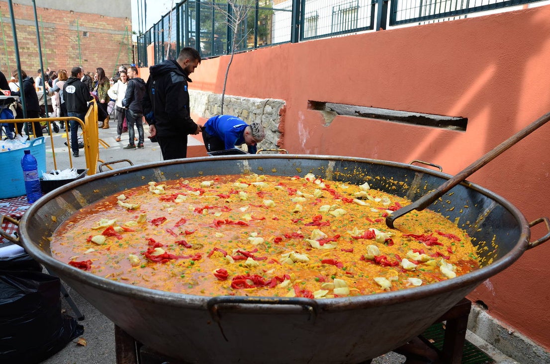 Fotos: La paella navideña del colegio Nuestra Señora de las Angustias de Huétor