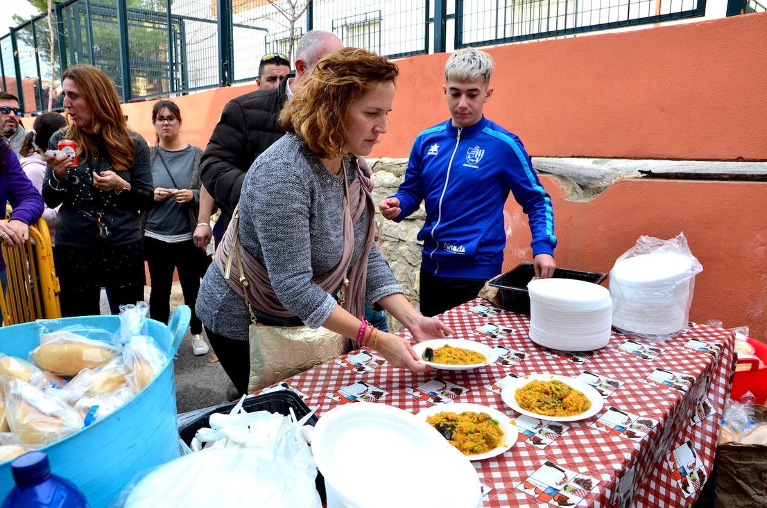 Fotos: La paella navideña del colegio Nuestra Señora de las Angustias de Huétor