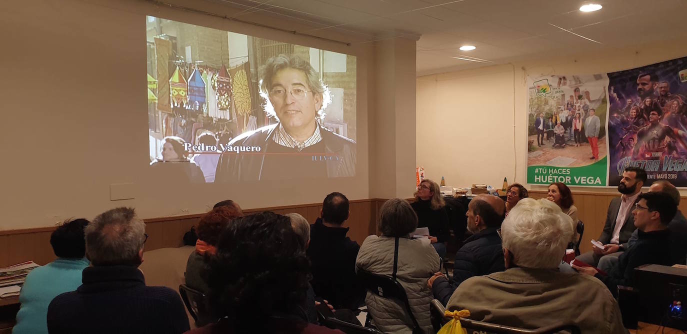 Proyección de un vídeo sobre Vaquero en la sede de IU en Huétor Vega. 