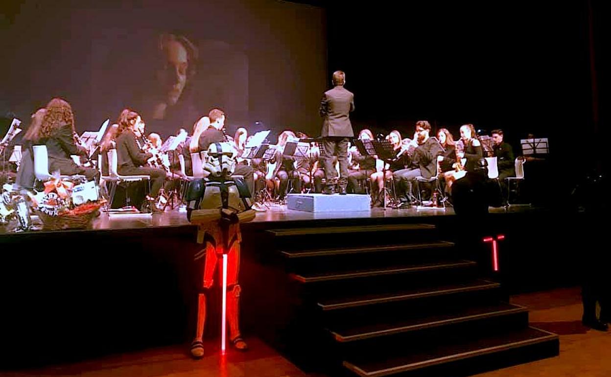 La Banda de Música de Huétor Vega toca un 'Star Wars' solidario