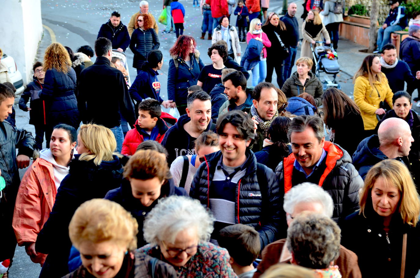 Fotos: Reyes Magos y personajes fantásticos en Huétor Vega