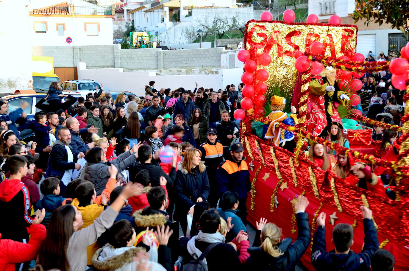 Fotos: Reyes Magos y personajes fantásticos en Huétor Vega
