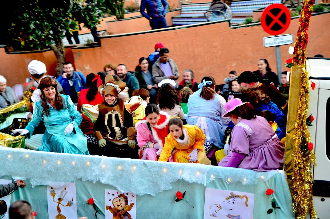 Fotos: Reyes Magos y personajes fantásticos en Huétor Vega