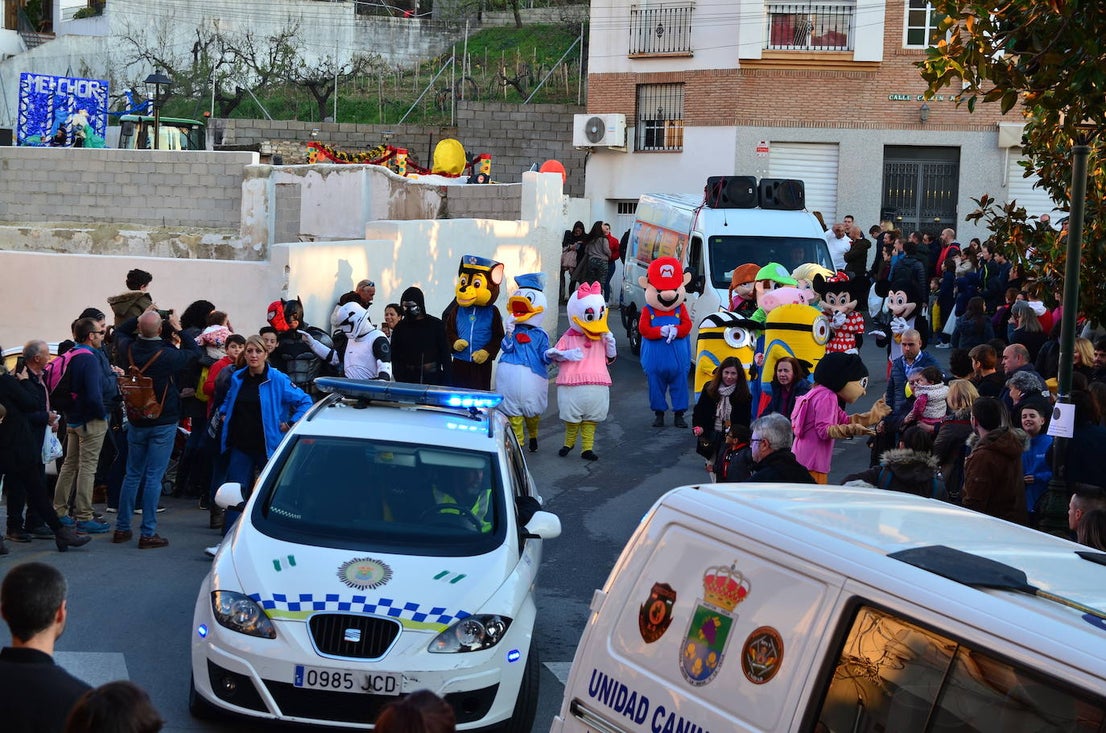 Fotos: Reyes Magos y personajes fantásticos en Huétor Vega