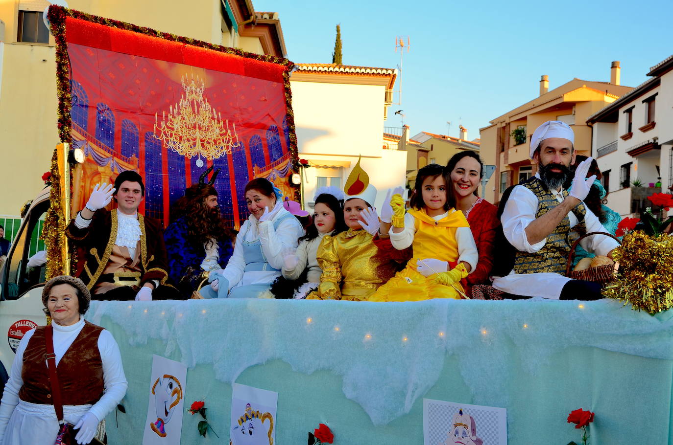 Fotos: Reyes Magos y personajes fantásticos en Huétor Vega