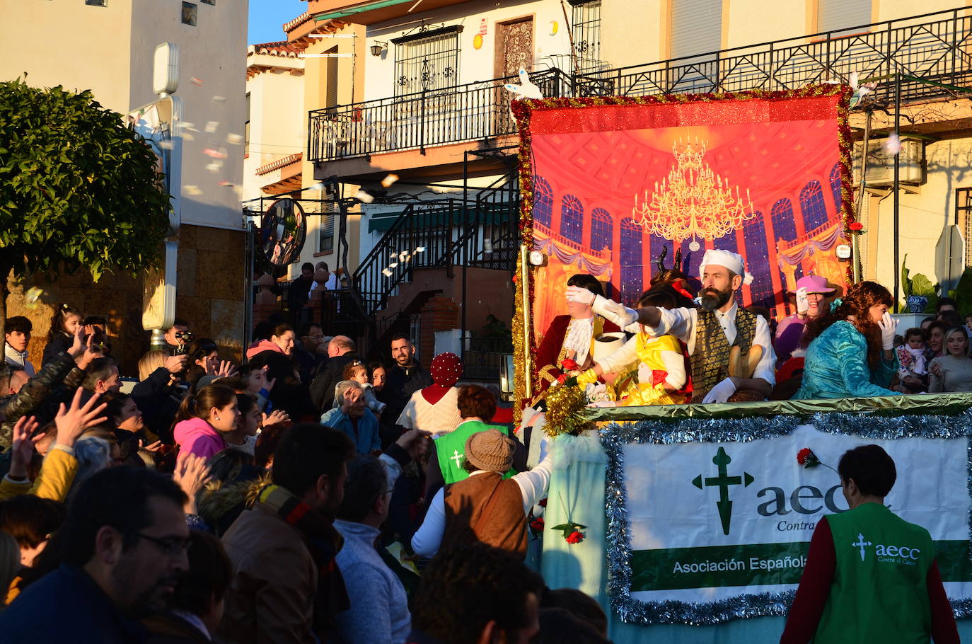 Fotos: Reyes Magos y personajes fantásticos en Huétor Vega