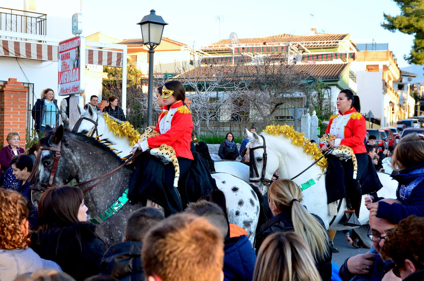Fotos: Reyes Magos y personajes fantásticos en Huétor Vega