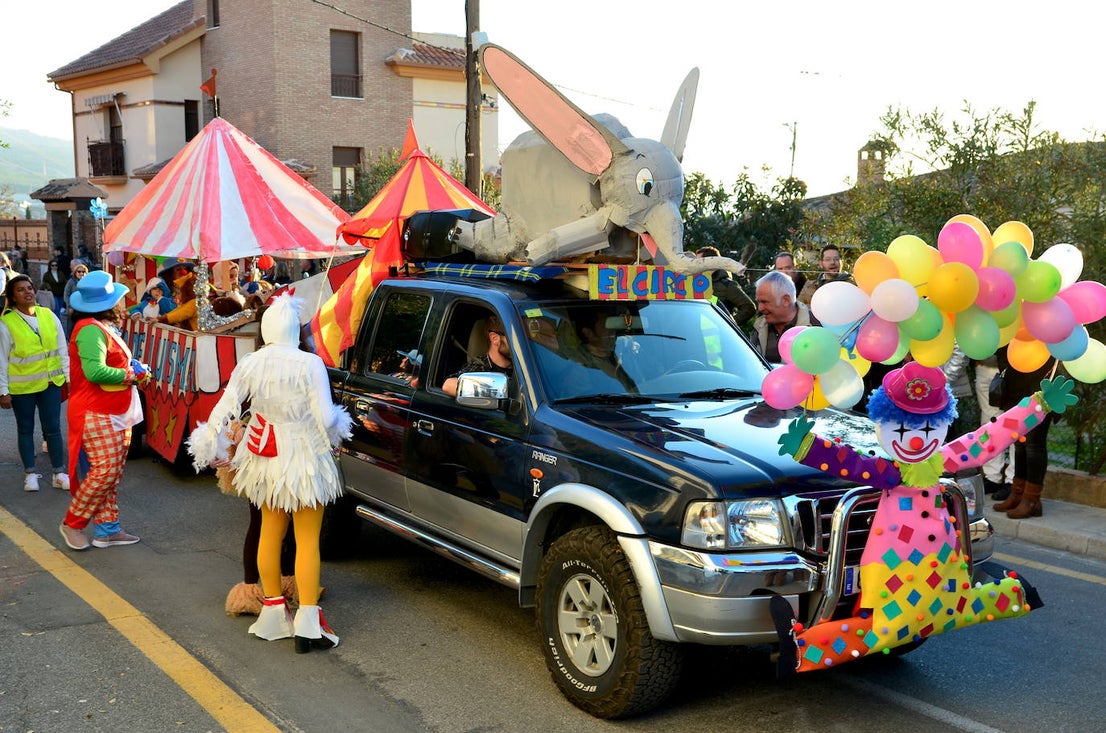 Fotos: Reyes Magos y personajes fantásticos en Huétor Vega