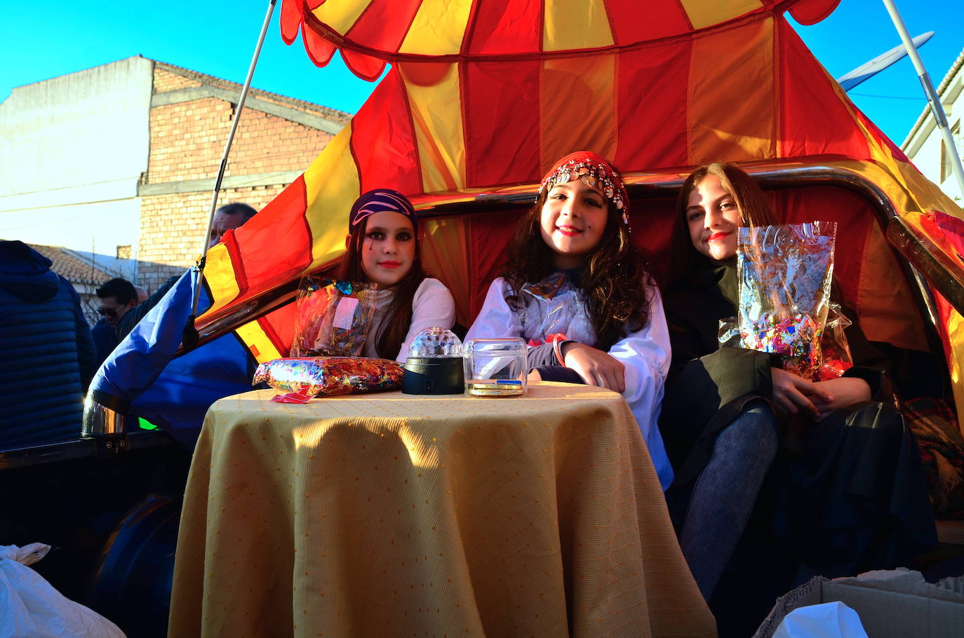 Fotos: Reyes Magos y personajes fantásticos en Huétor Vega