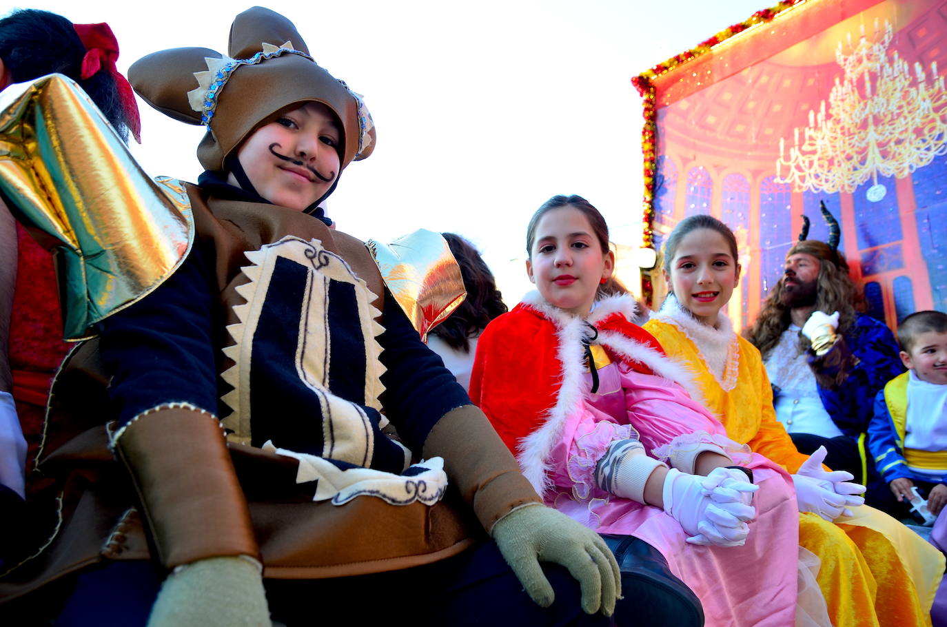 Fotos: Reyes Magos y personajes fantásticos en Huétor Vega