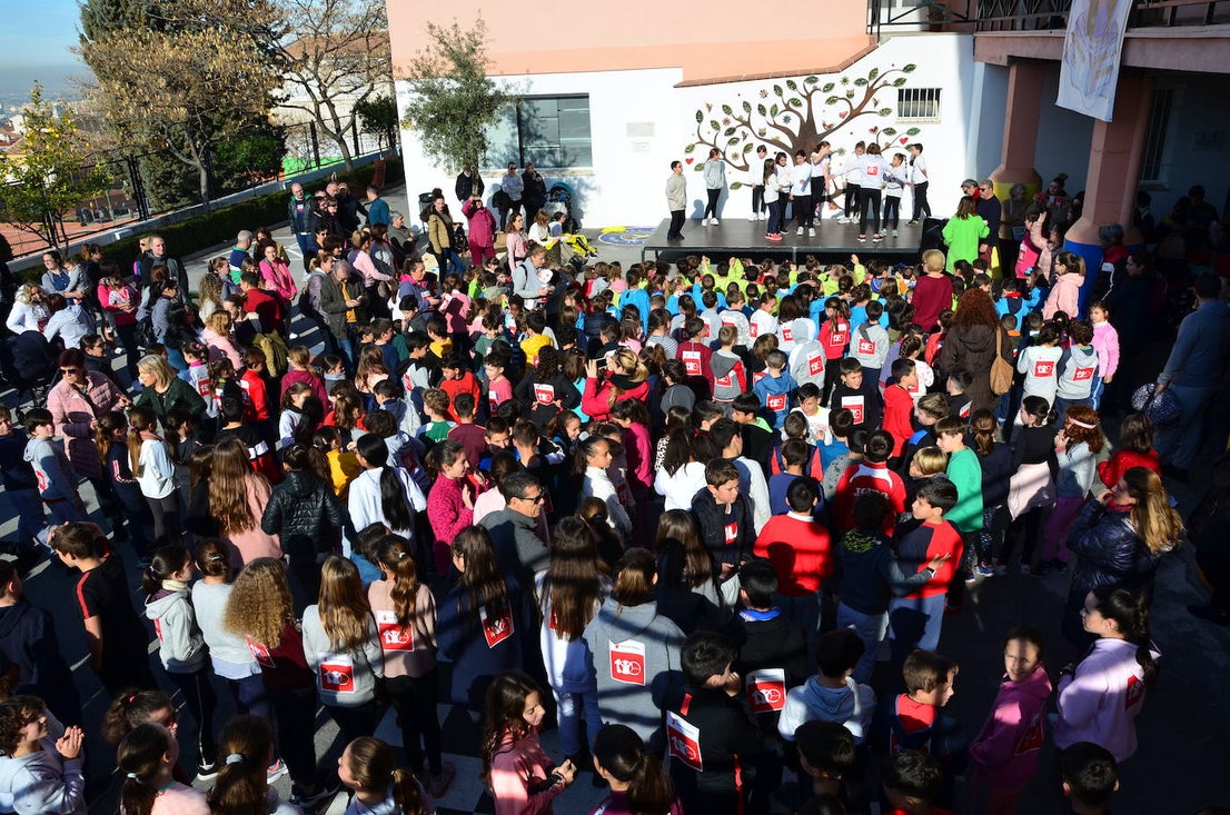 Fotos: Día de la Paz en el Mariana Pineda de Huétor Vega