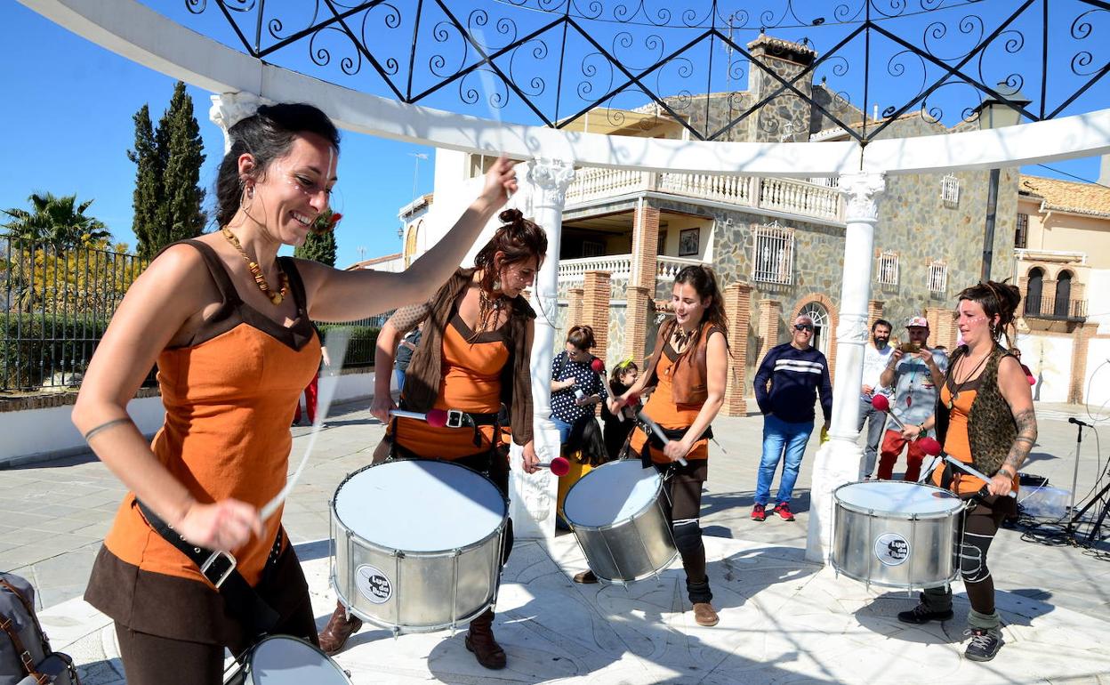 Batucada en la plaza de la Cañadilla de Huétor Vega.