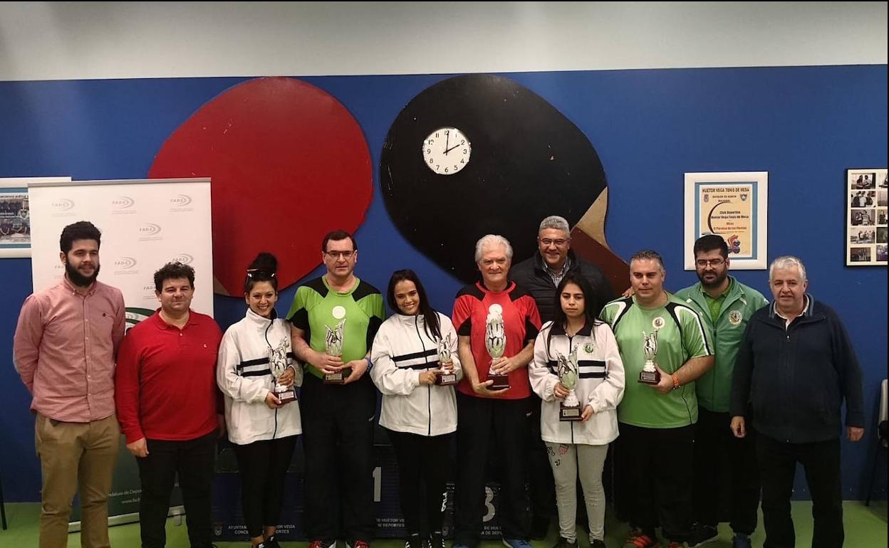 Entrega de trofeos, en el pabellón La Libertad de Huétor Vega.