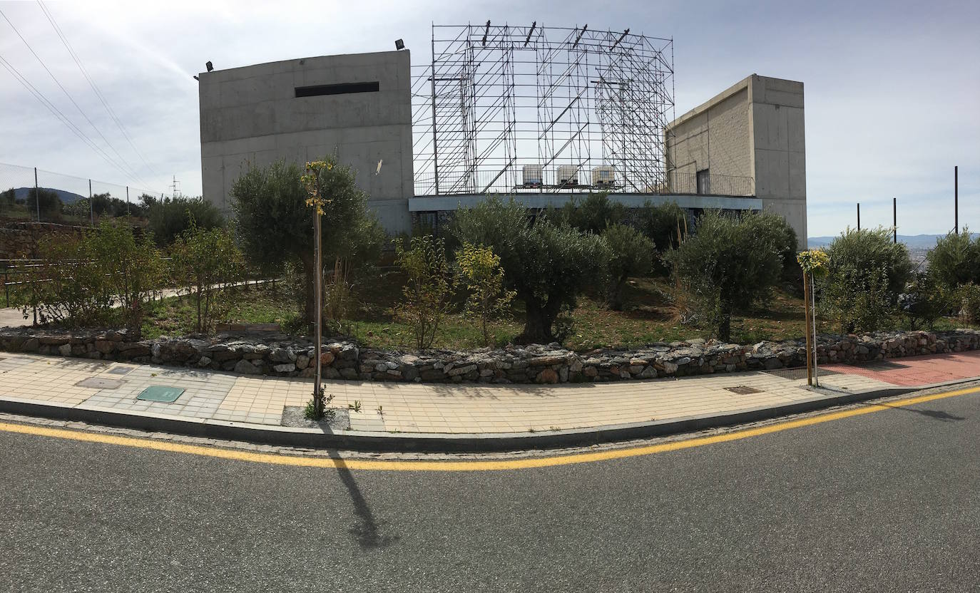 Estructura del escenario en el Ferial, esta mañana.