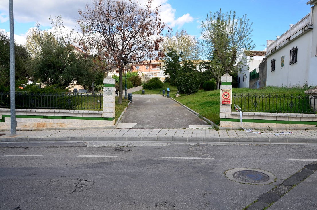 Fotos: Los parques de Huétor Vega, cerrados por la pandemia