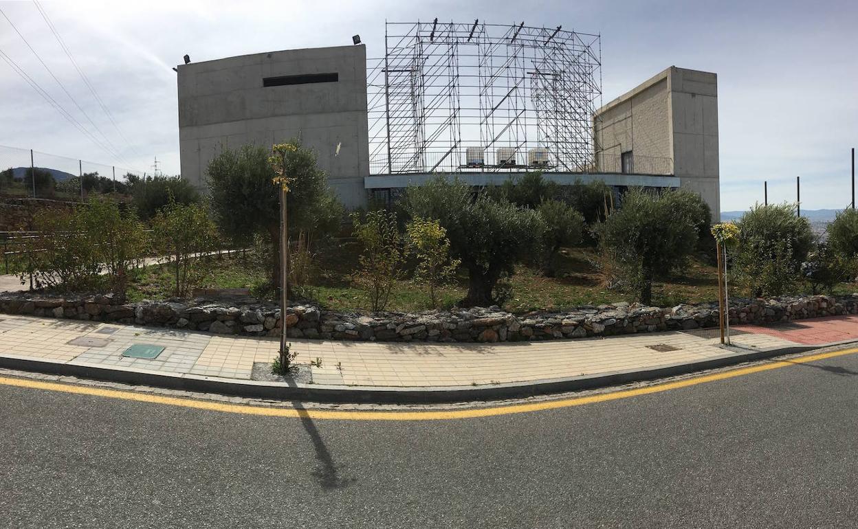 Estructura del escenario en el Ferial de Huétor Vega, donde iba a tener lugar el 14 de marzo.