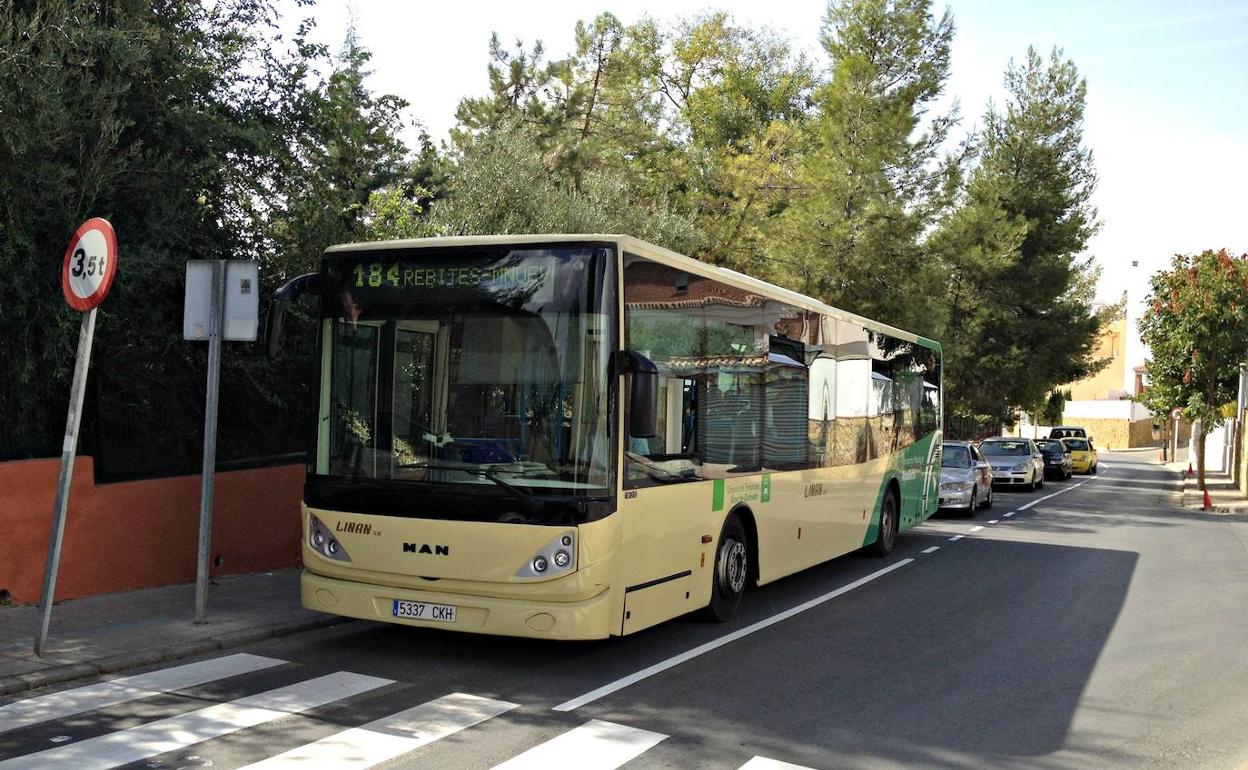 Huétor Vega reclama al Consorcio de Transportes el aumento de la frecuencia de las líneas de autobús