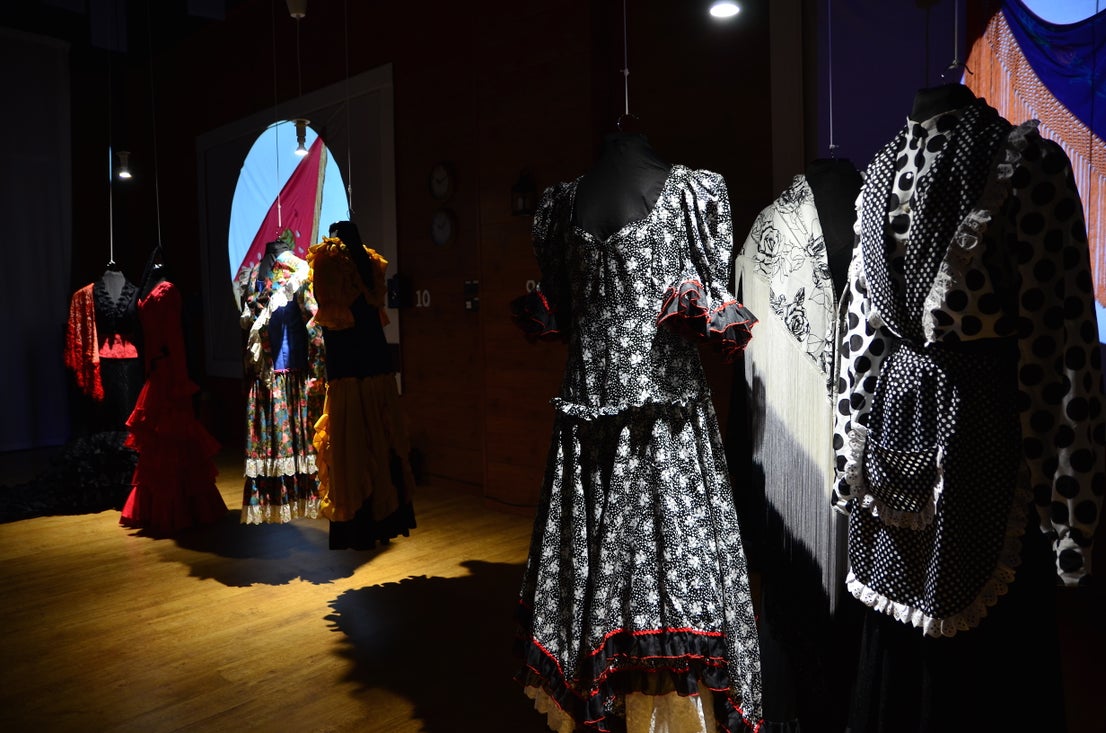 Fotos: Exposición sobre la historia del traje de baile, en Huétor
