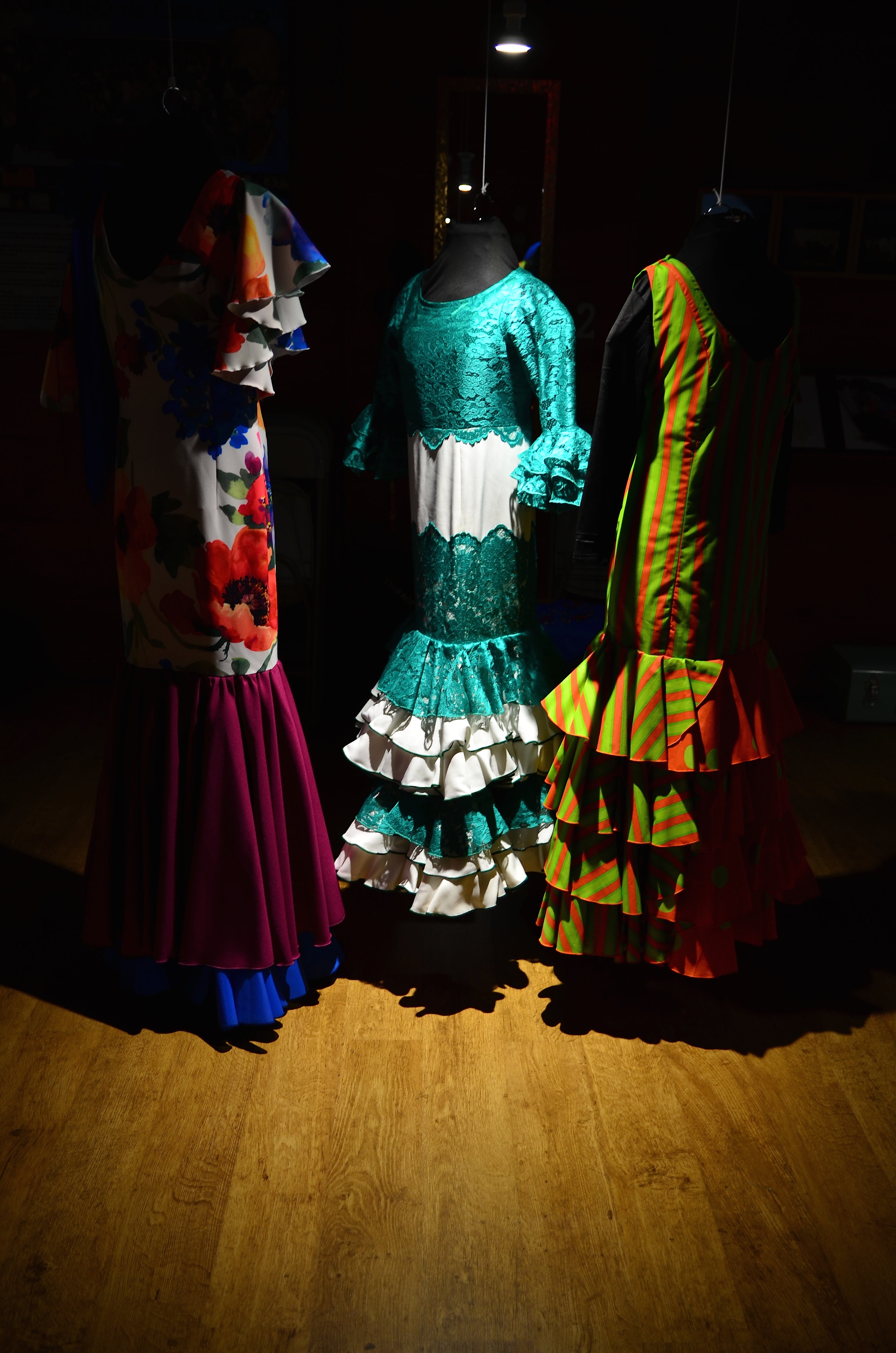 Fotos: Exposición sobre la historia del traje de baile, en Huétor