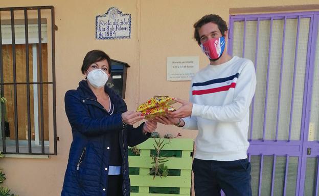 Con el director del colegio Nuestra Señora de las Angustias.