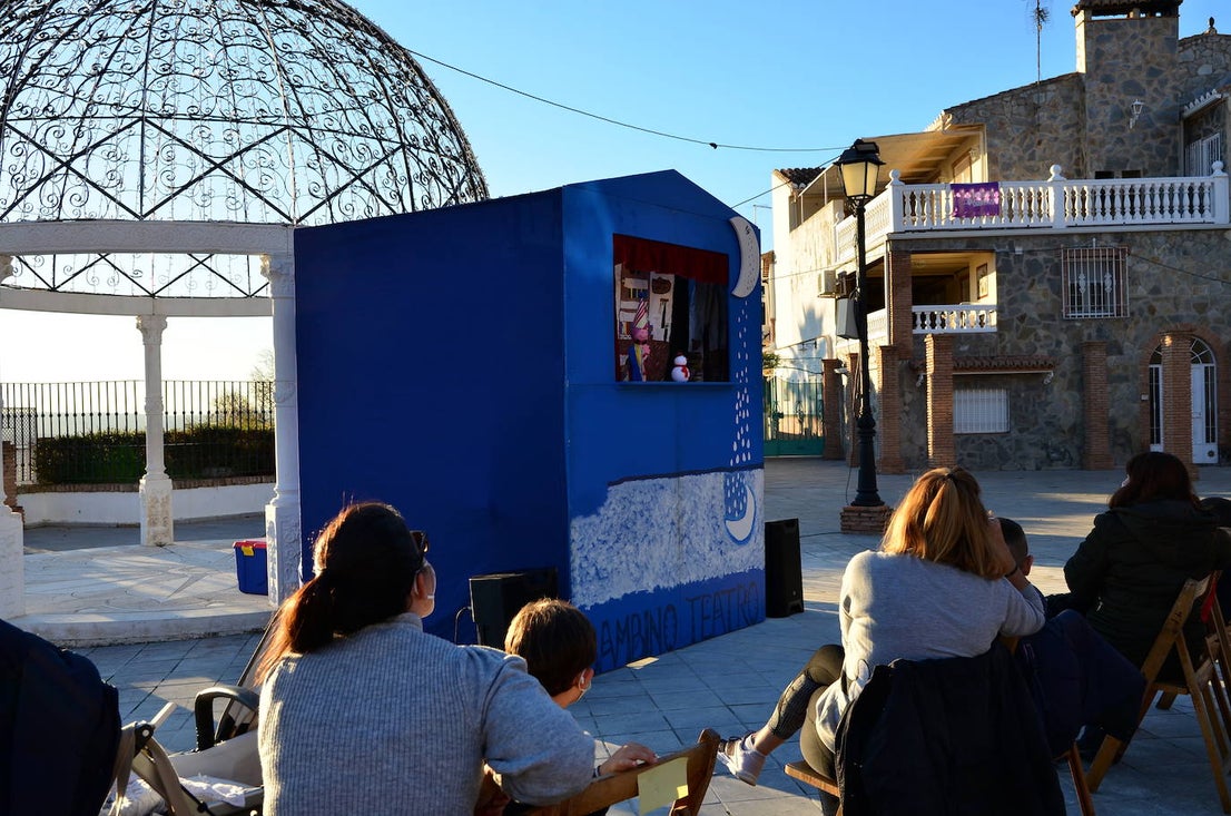 Fotos: 'Cuento de Navidad', por títeres en Huétor Vega