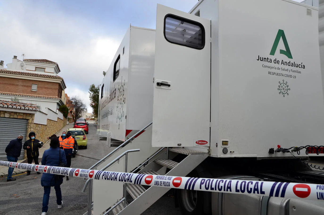 Fotos: La Junta de Andalucía instala la unidad móvil para el cribado en Huétor Vega