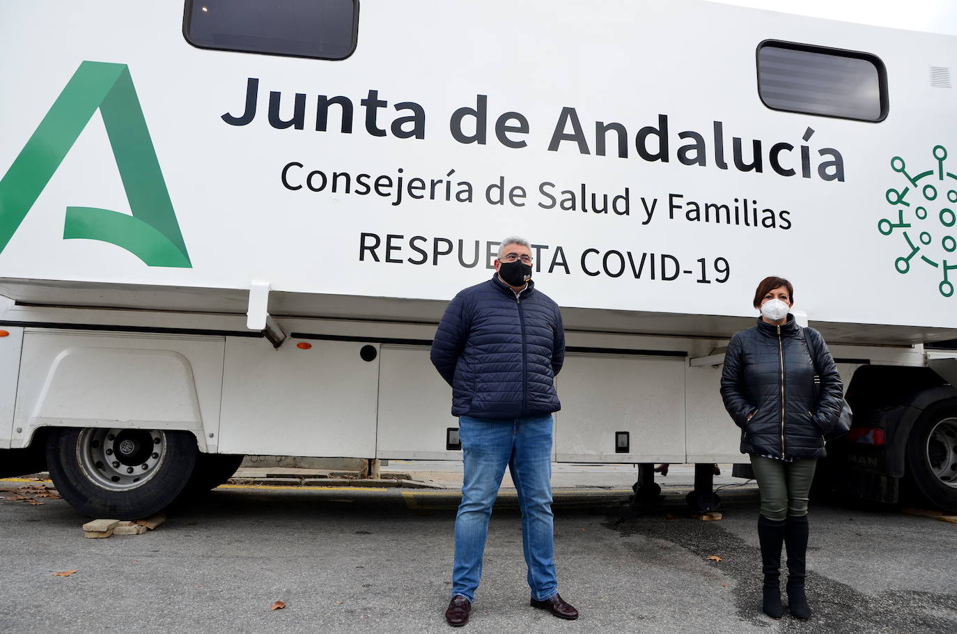 Fotos: La Junta de Andalucía instala la unidad móvil para el cribado en Huétor Vega