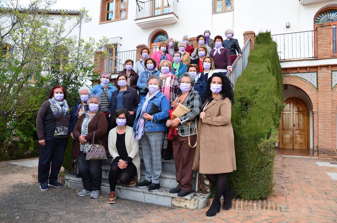 Lectura poética de la asociación de mujeres Vesci en Huerta Cercada.