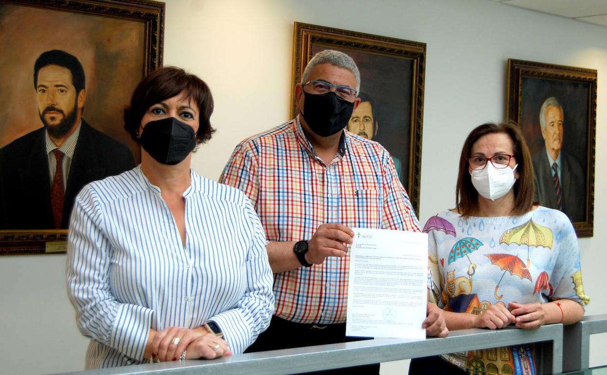 Elisa González Pedraza, José Manuel Prieto e Inma Martín Fernández, en el Ayuntamiento.