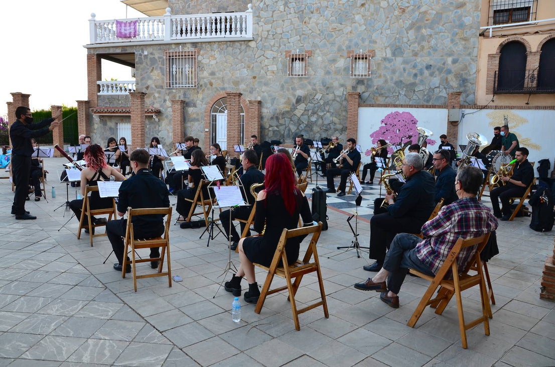 La Banda de Música de Huétor Vega tocó pasodobles clásicos y recientes.