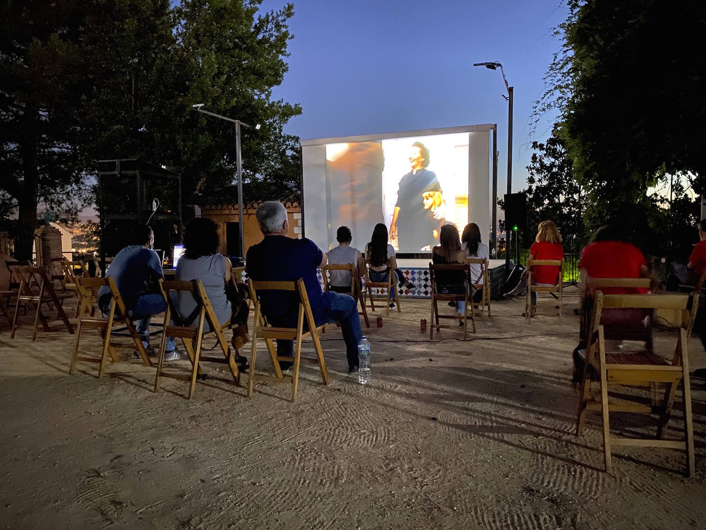 El Festival Joven de Cortometrajes de Huétor Vega vuelve a llenar de buen cine el verano en el Carmen de San Rafael.