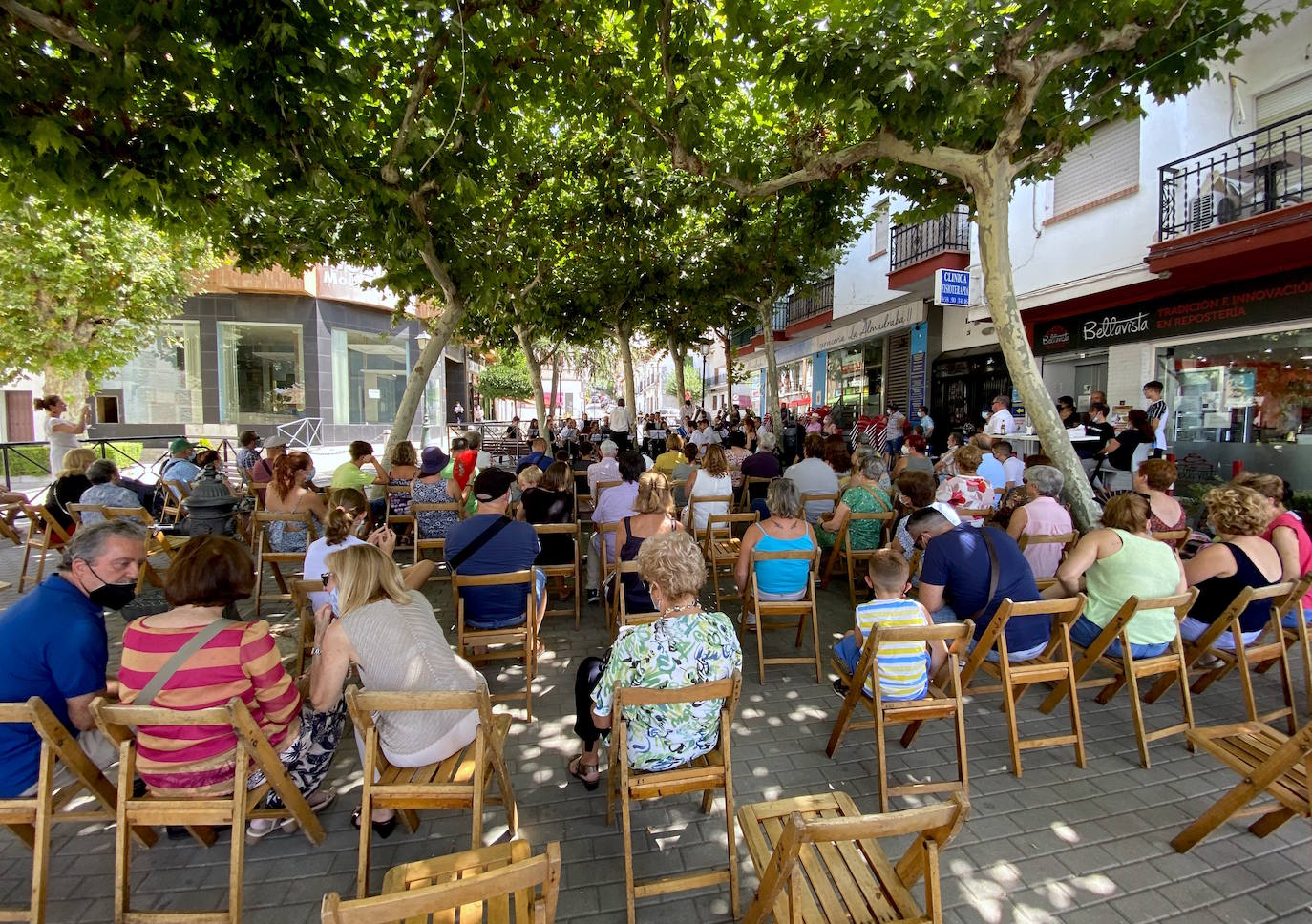 Concierto de la Banda de Música en la plaza de la Iglesia.