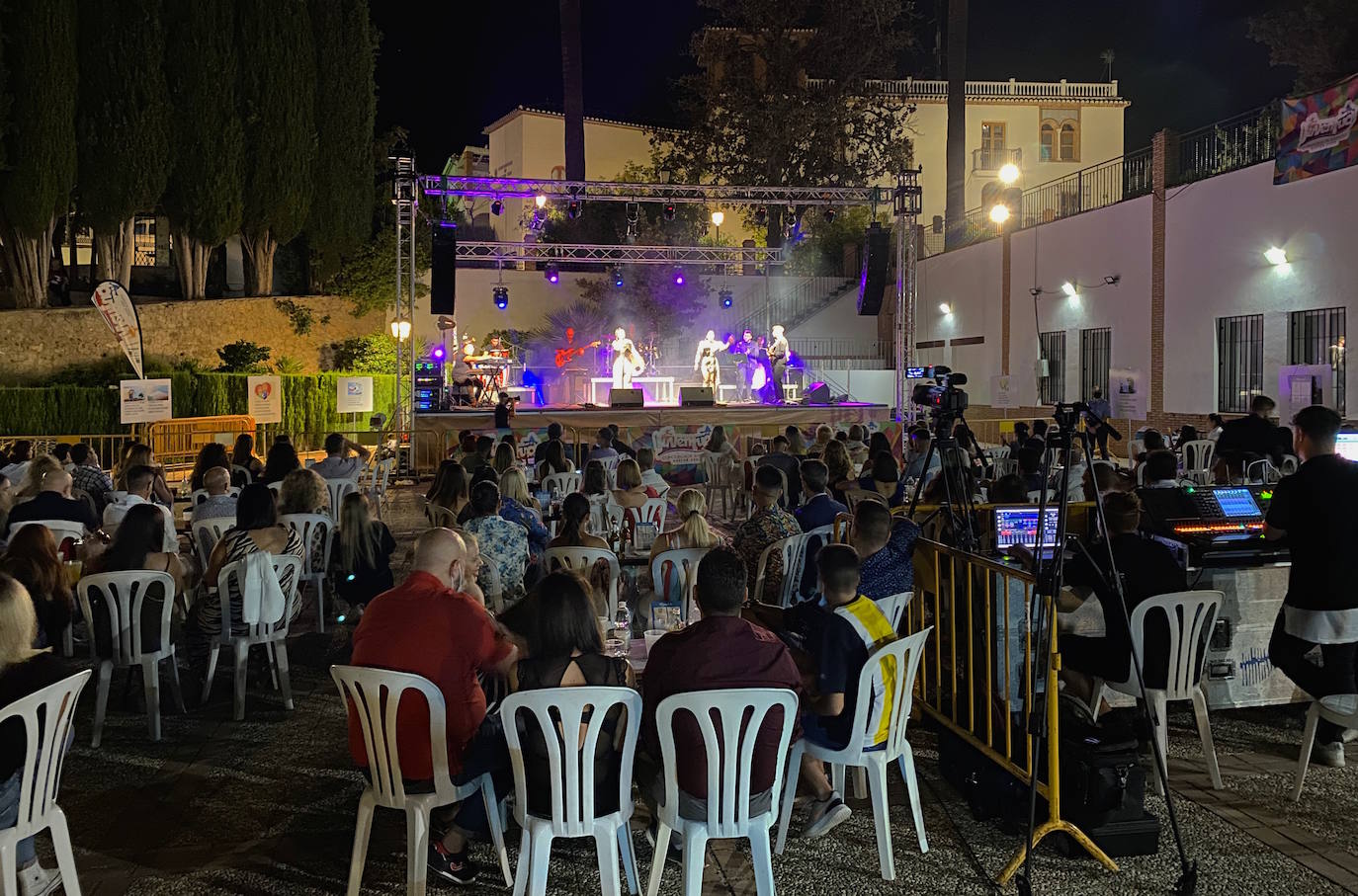 Fotos: Zoniché debutan a lo grande en Huétor Vega