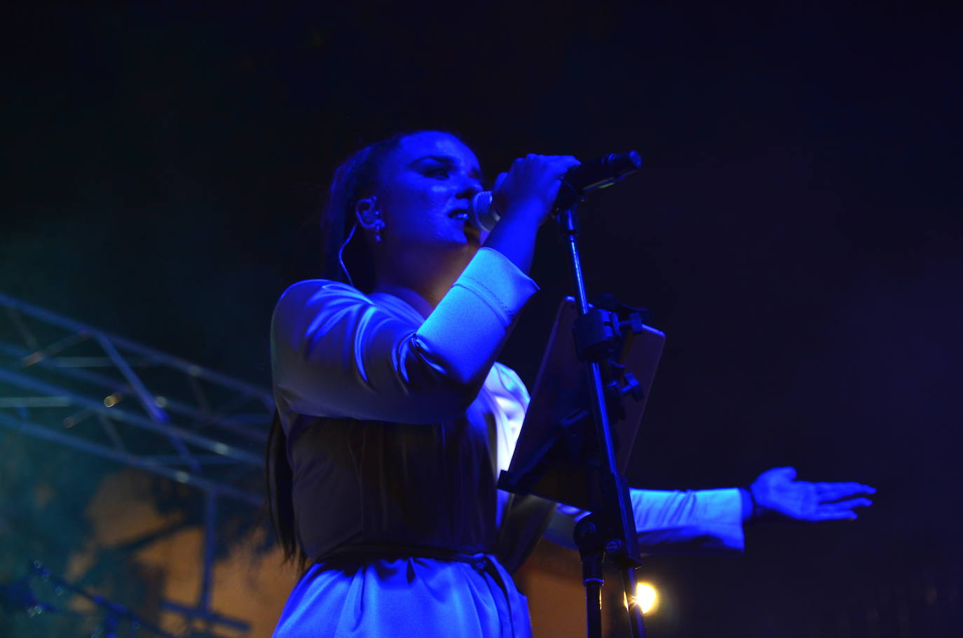 Fotos: Zoniché debutan a lo grande en Huétor Vega