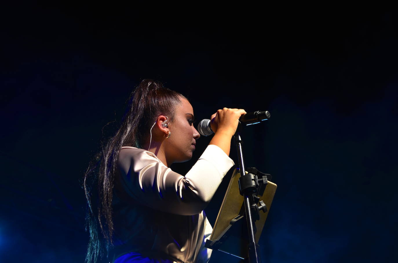 Fotos: Zoniché debutan a lo grande en Huétor Vega