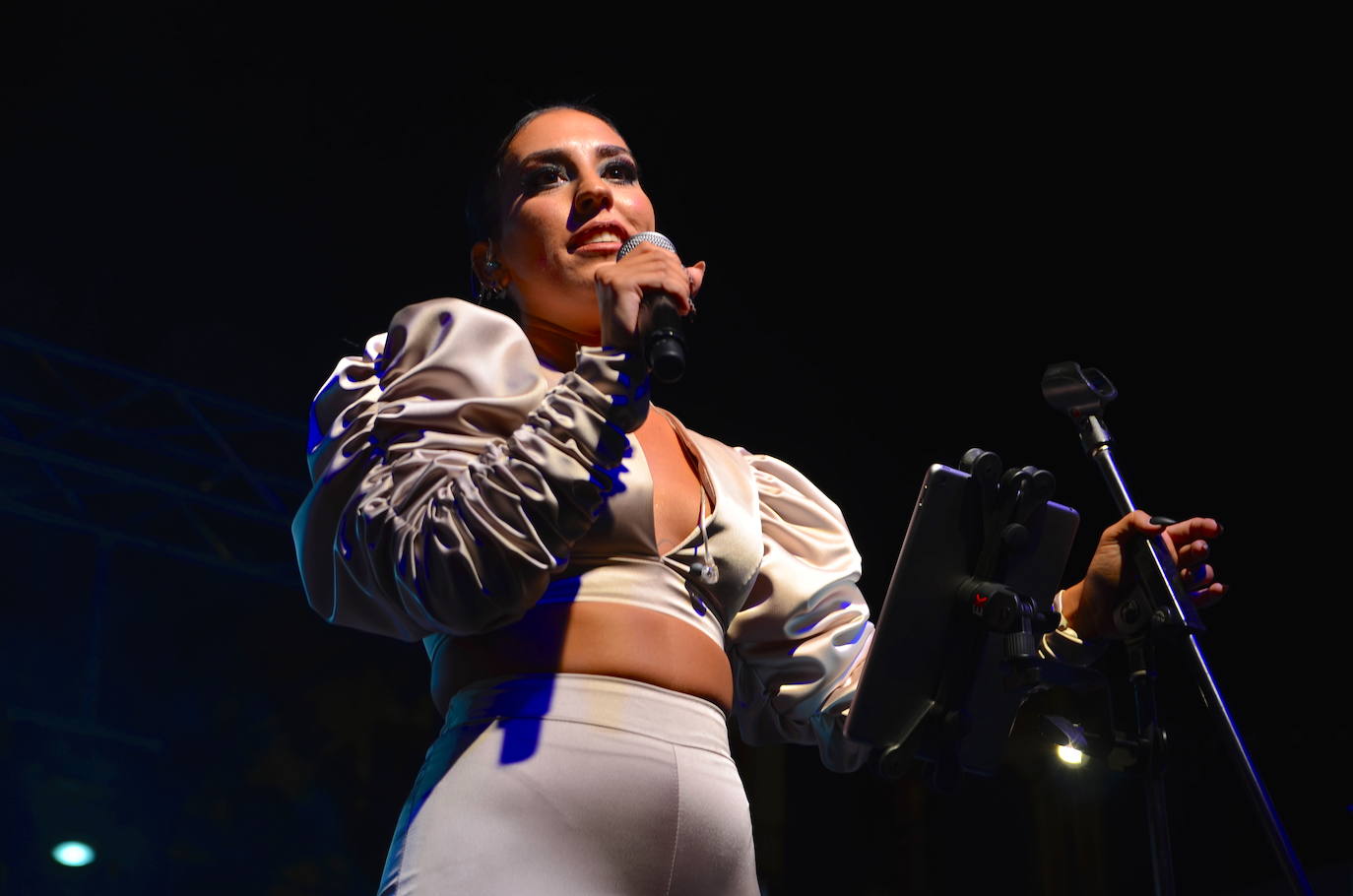 Fotos: Zoniché debutan a lo grande en Huétor Vega